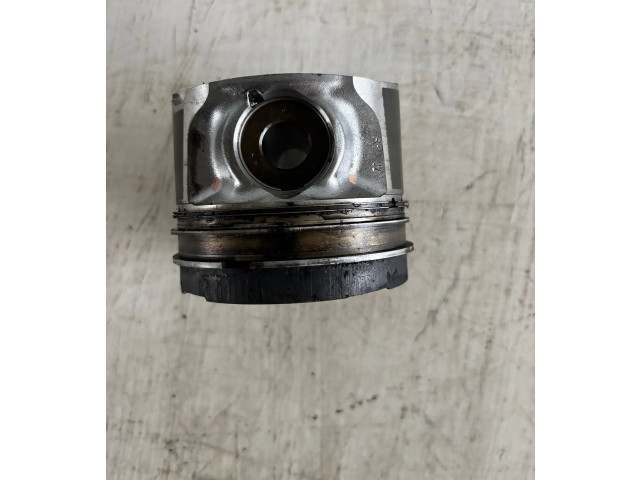 Píst 133010W010, 133010W010A0   Toyota Land Cruiser (J200)     