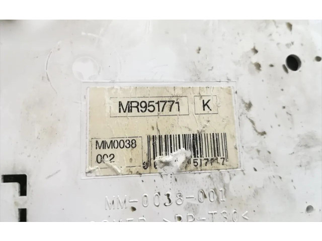 Přístrojová deska  Mitsubishi Colt 2005 MR951771  