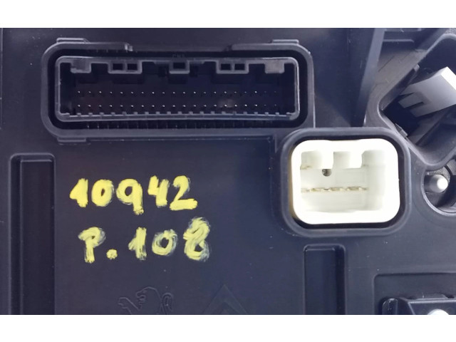 Přístrojová deska  Peugeot 108 2020 69342430U, 769167320U  