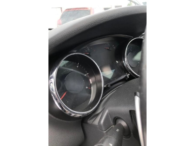 Přístrojová deska  Peugeot 5008 2010 9810462780  