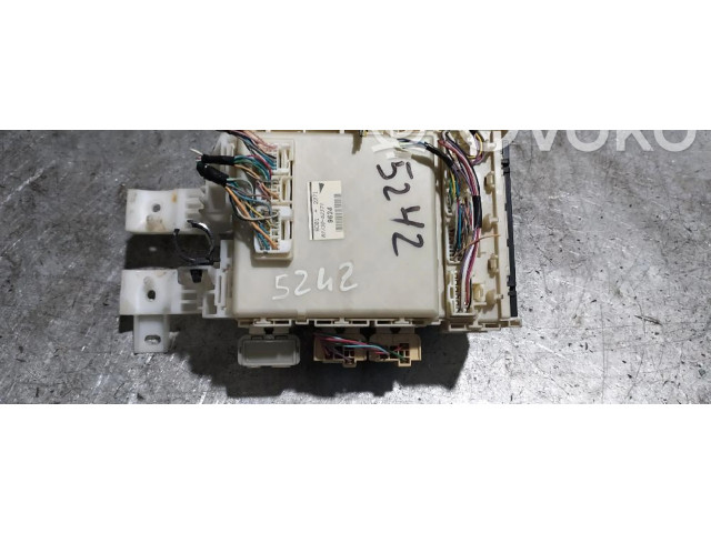   Pojistková skříňka 8273052371   Toyota Yaris 2005