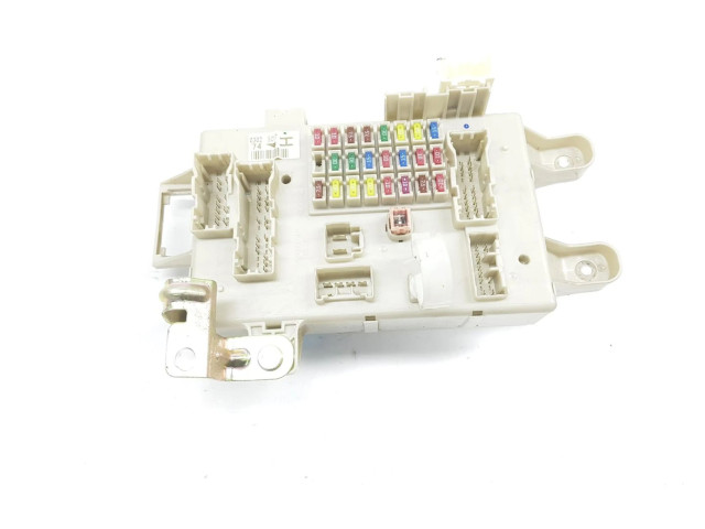   Pojistková skříňka 8273060080, 8273060080   Toyota Land Cruiser (J120) 2005