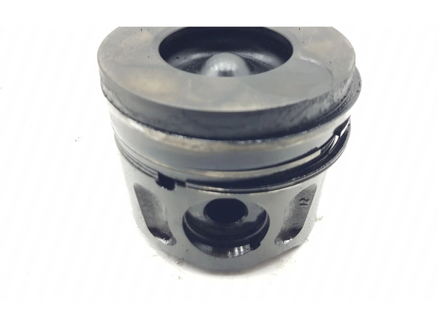 Píst 0628R1, PISTON RHR   Peugeot 307  pro benzínový motor 2.0  