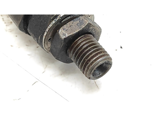 Vstřikovač 711530, 711530361   Mazda B series UF  pro naftový motor 2.2 R2 