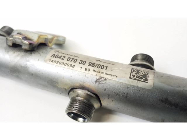 Vstřikovací lišta A6420703095   Mercedes-Benz E C207 W207  pro naftový motor 3.0 OM 642.838 