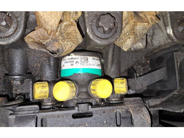 Vstřikovací lišta 8200379933, 8200334367   Nissan Note (E11)     