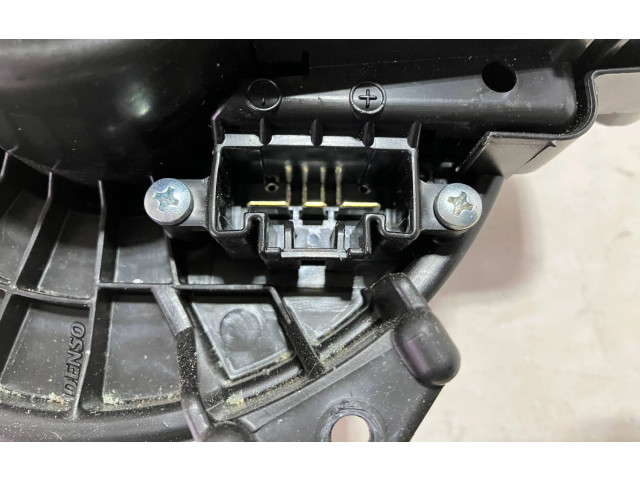 Вентилятор печки    8T10, AV222008105   Toyota Auris E180