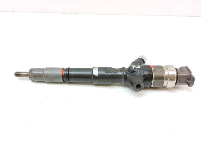 Vstřikovač 2367030400   Toyota Hilux (AN10, AN20, AN30)  pro naftový motor 3.0  