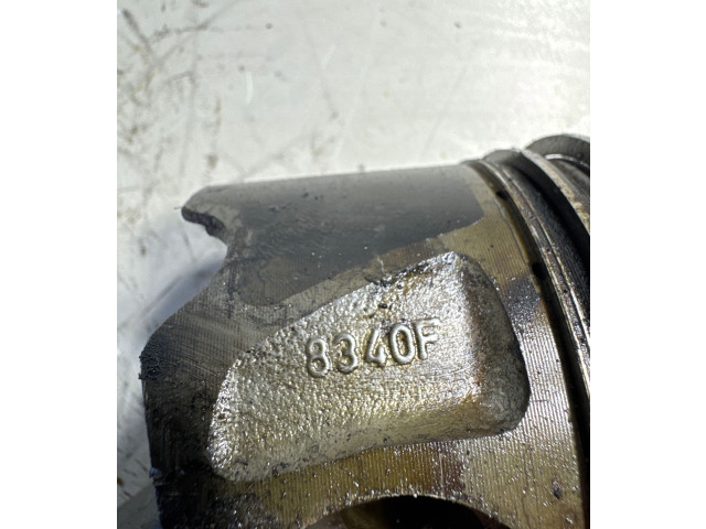 Píst 8340F   Mercedes-Benz ML W164    642.940 