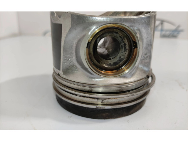  Поршень  82L175, F052  Volvo XC60  