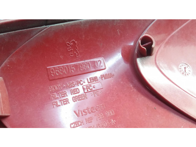 Задний фонарь правый 9680157980, VP7PFX13404A    Peugeot 207 CC   2007-2014 года