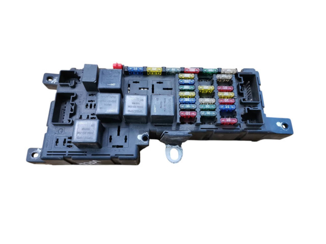   Pojistková skříňka 30728008, 518829106   Volvo S80 2005