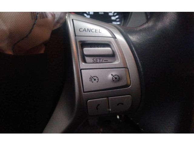 Volant Nissan Qashqai 2013   