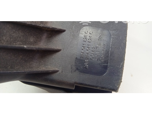 Блок предохранителей 7P0941828C   Volkswagen Touareg II    