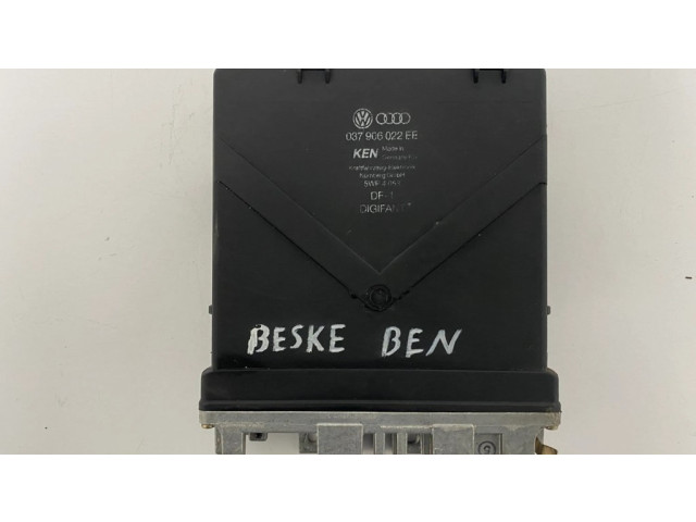 Блок управления двигателя 037906022EE   Audi 80 90 B3