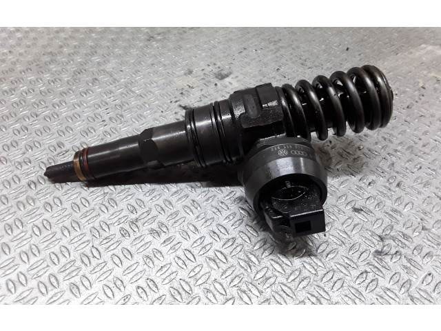 Vstřikovač 038130073AG   Volkswagen Touran I     