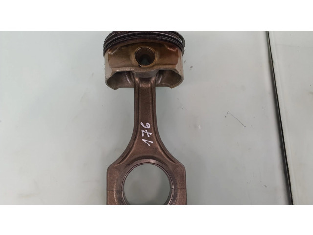 Píst 11257840922, 11247838623   BMW M5  pro benzínový motor 5.0  