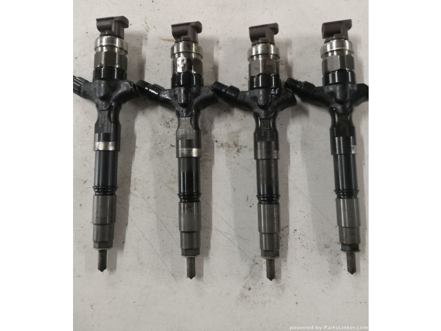 Vstřikovač 2367030320   Toyota Land Cruiser (J120)     