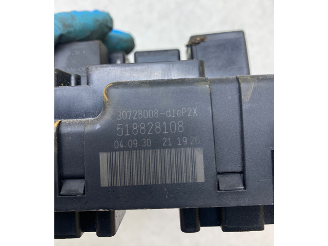   Pojistková skříňka 30728008, 518828108   Volvo V70 2003