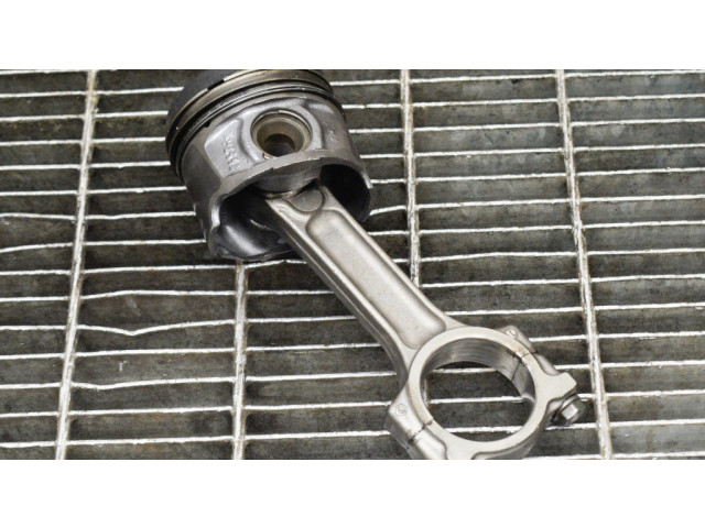 Píst 120A18001R, 7701475074   Renault Clio IV  pro naftový motor 1.5  