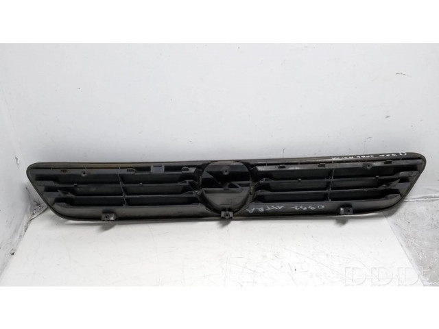 Передняя решётка Opel Astra G 1998-2009 года 90588120      