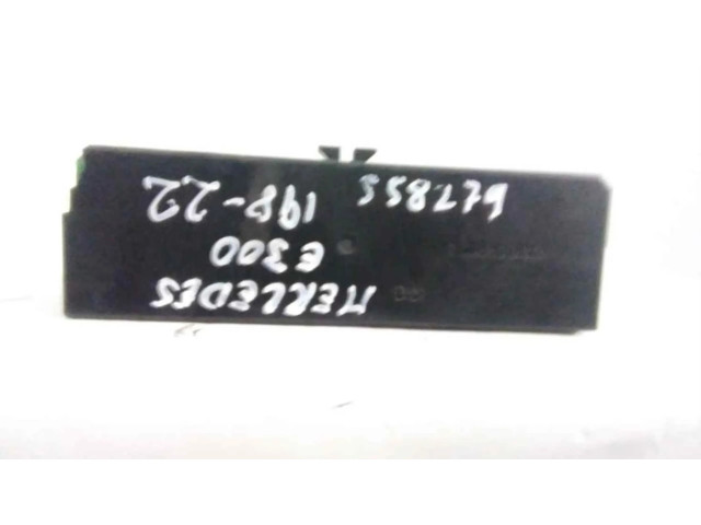   Pojistková skříňka A0005400172   Mercedes-Benz E W210 
