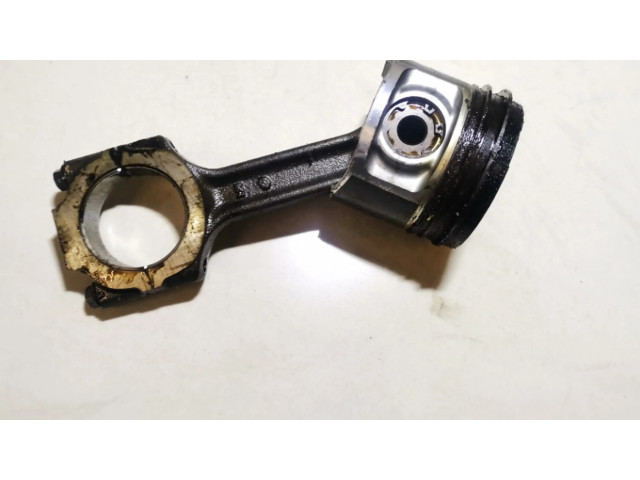 Píst    Alfa Romeo 166  pro naftový motor 2.4  