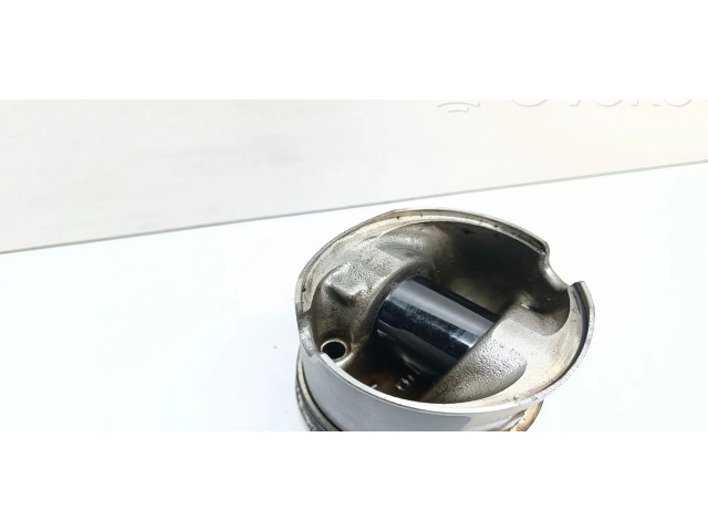 Píst 0840ZR   BMW 5 F10 F11  pro naftový motor 2.0 N47D20C 