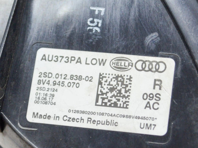 Задний фонарь правый 8V4945070, 2SD012838    Audi A3 S3 8V   2013-2019 года