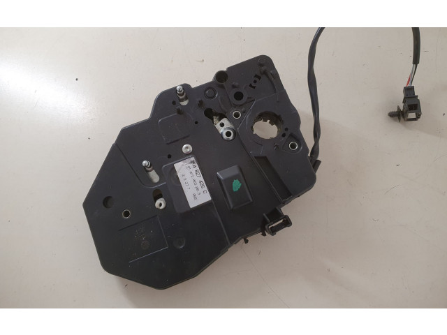 Замок багажника 2K0827426C    Volkswagen Caddy 2004 - 2010 года