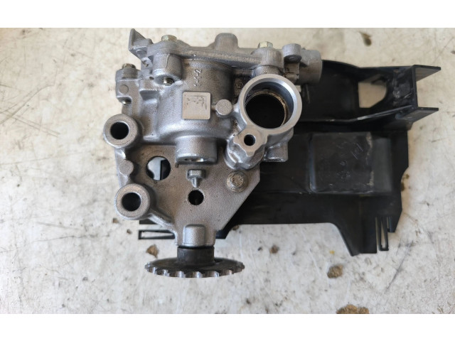 Масляный насос   8200345633, 8200345757  Renault Trafic II (X83) 