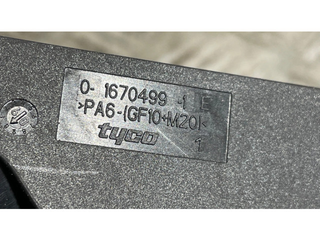   Pojistková skříňka 1670499   BMW 5 GT F07 2010