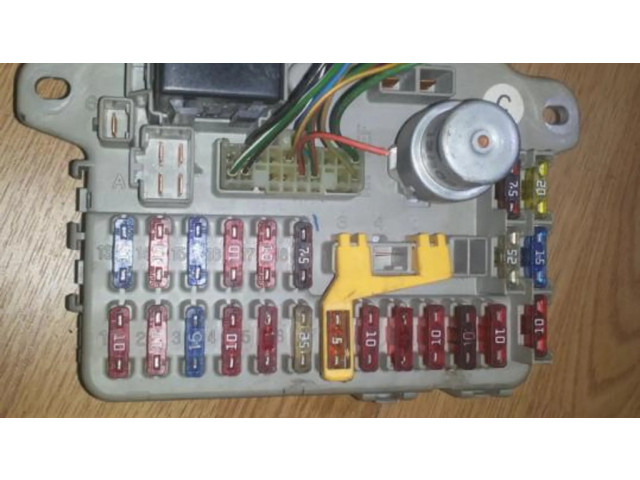   Pojistková skříňka ywc104500, yqe103740   Rover 25 2000