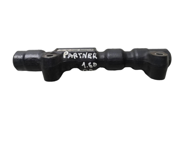 Топливная рампа 9654592680   Peugeot Partner  