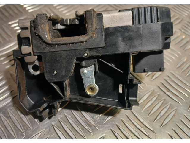 Замок багажника 8200282323, 93851810    Renault Trafic II (X83) 2001 - 2014 года