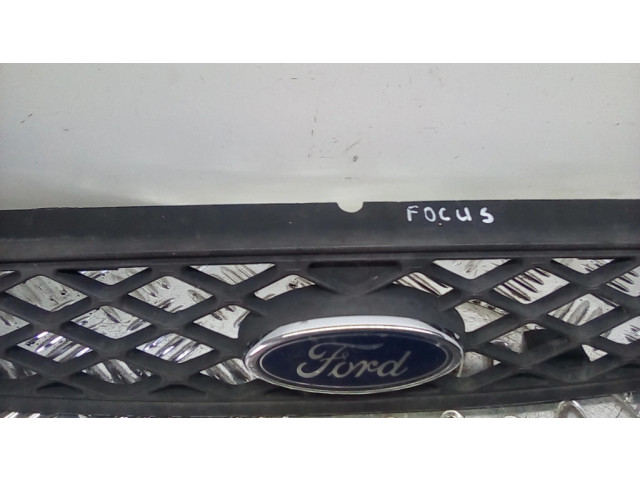 Передняя решётка Ford Focus 1998-2004 года 2M518200      