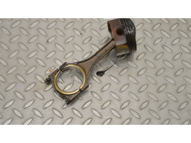 Píst 06EA   Audi A6 S6 C6 4F    AUK 