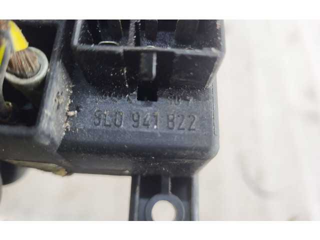   Pojistková skříňka 8L0941822   Audi A6 S6 C5 4B 1997