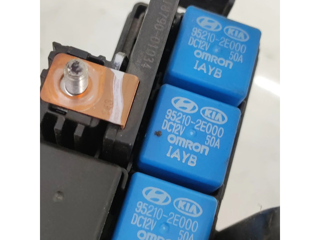   Pojistková skříňka 952102E000, 1879001034   Hyundai i30 2013