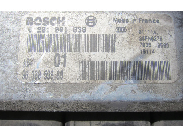 Řídící jednotka 9630059880, 0281001839   Peugeot 106 2001