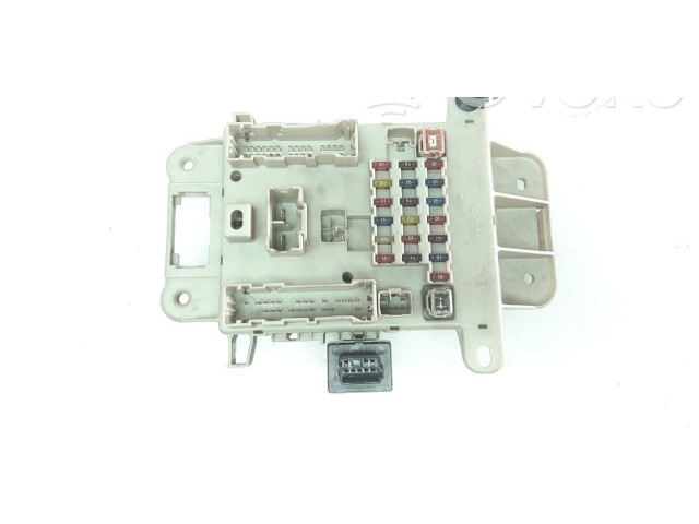 Pojistková skříňka Řídící jednotka BSM 8273142010   Toyota RAV 4 (XA10) 2002