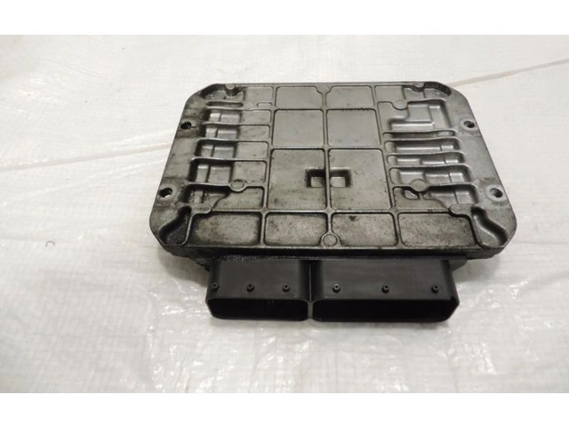 Pojistková skříňka Блок управления двигателем ECU 55579893   Opel Astra J 2013