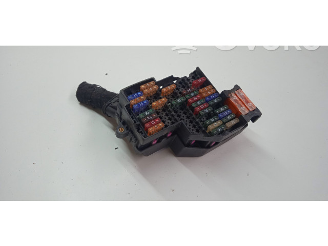 Блок предохранителей 7P0941828C   Volkswagen Touareg II    