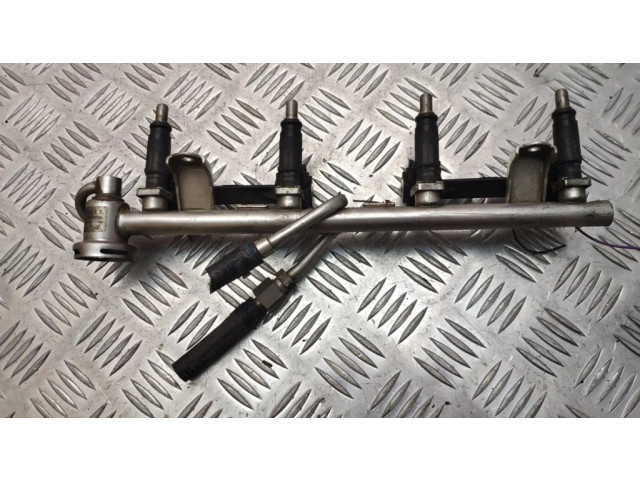 Vstřikovací lišta 06B133681L, 06B133551T   Audi A4 S4 B6 8E 8H  pro benzínový motor 2.0  