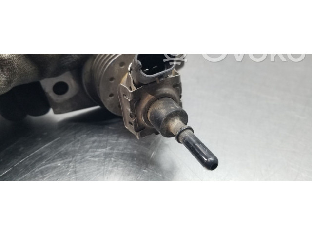 Vstřikovač 55594059   Opel Zafira C    B16DTH 