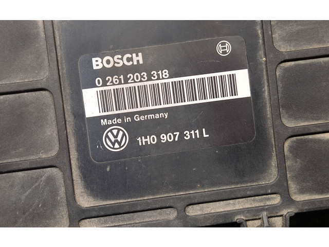 Блок управления двигателем ECU 1H0907311L, 0261203318   Volkswagen Golf III 1994