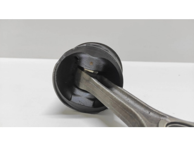 Píst    BMW 5 E39  pro naftový motor 3.0 M57 M57/DP71/430/267T/2M
