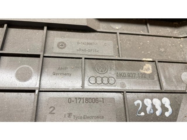 Крышка блока предохранителей 1K0937132F   Audi TT TTS Mk2    