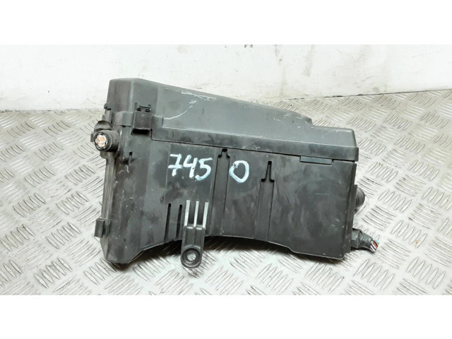   Pojistková skříňka MB100200B, MB502080B   Subaru Legacy 2009