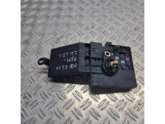   Pojistková skříňka 013948381, 013948371   Mercedes-Benz E W211 2003